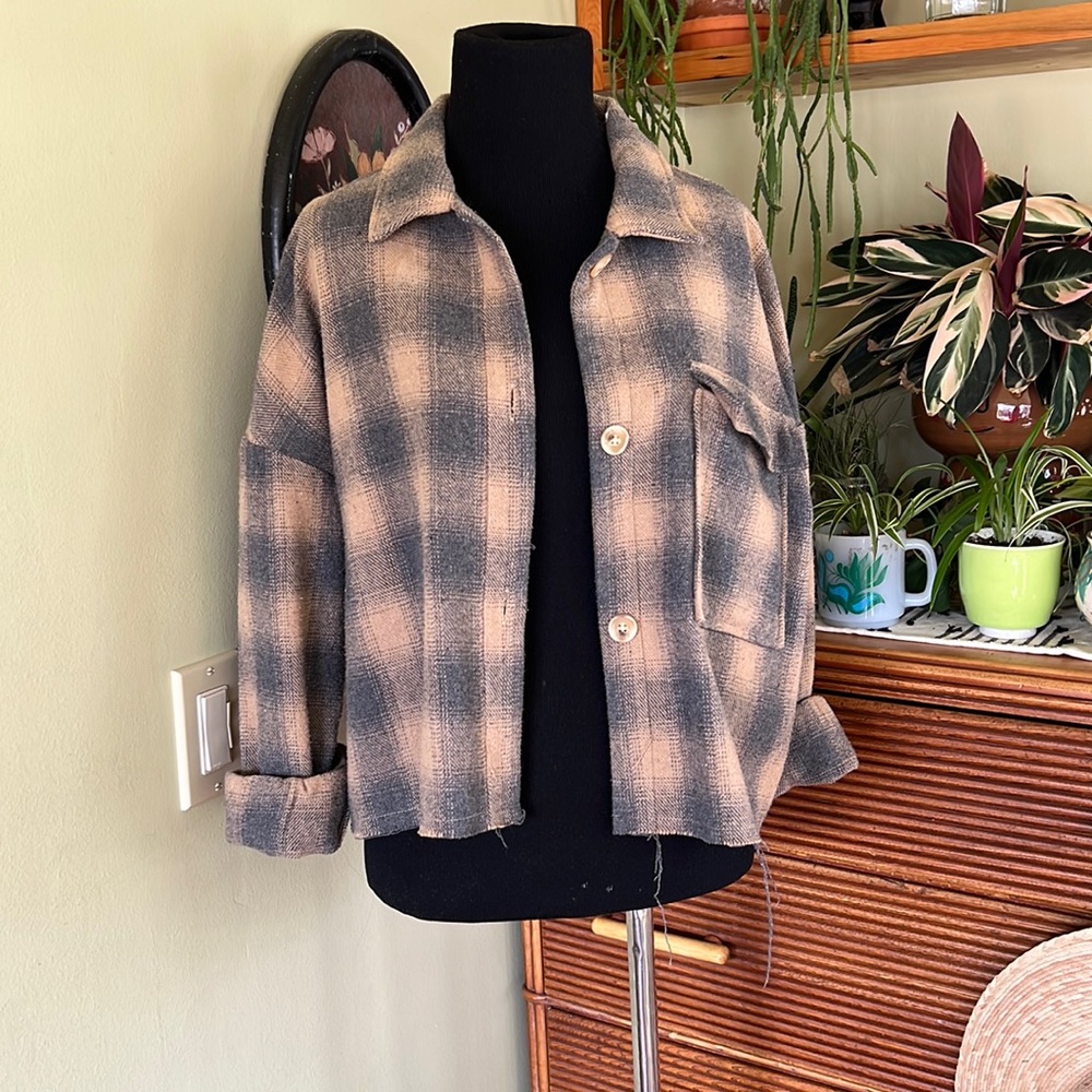 Mod Ref cropped shirt/jacket =Shacket! Grey/tan size Medium